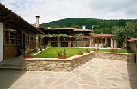 Хотел КЪЩАТА С ЛОЗНИЦАТА, Жеравна / BulTravel - Агент Експрес