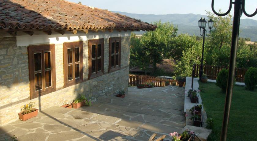 ЗАРКОВАТА КЪЩА