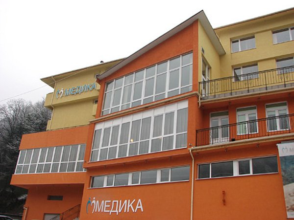 МЕДИКА, Наречен