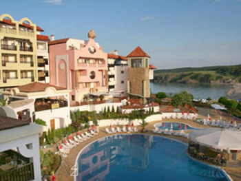 Специална оферта 5=4 нощувки за началото и края на сезона в х-л Бела Виста 4*, Синеморец