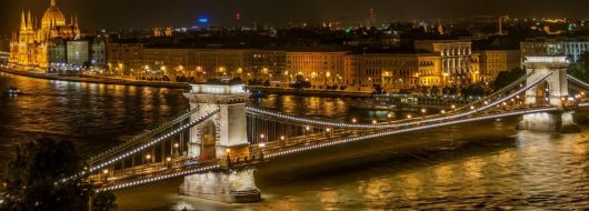 Светлините на Будапеща, със самолет и обслужване на български език - полет от Варна!