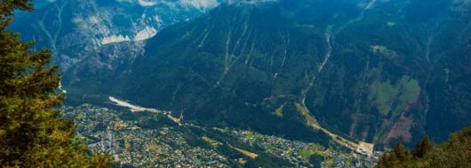 ФРАНЦИЯ с курорта Шамони - ШВЕЙЦАРИЯ и ИТАЛИЯ  ЖАРКО СЛЪНЦЕ НАД ЛЕДНИКОВОТО МОРЕ НА МОНБЛАН! Самолетна екскурзия с дата на тръгване 14.07.2026 г.